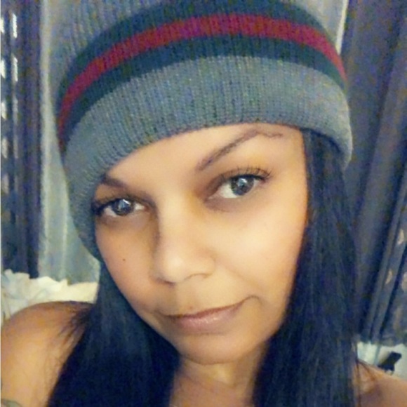 Meet your Posher, Alexia - Picture 1 of 7